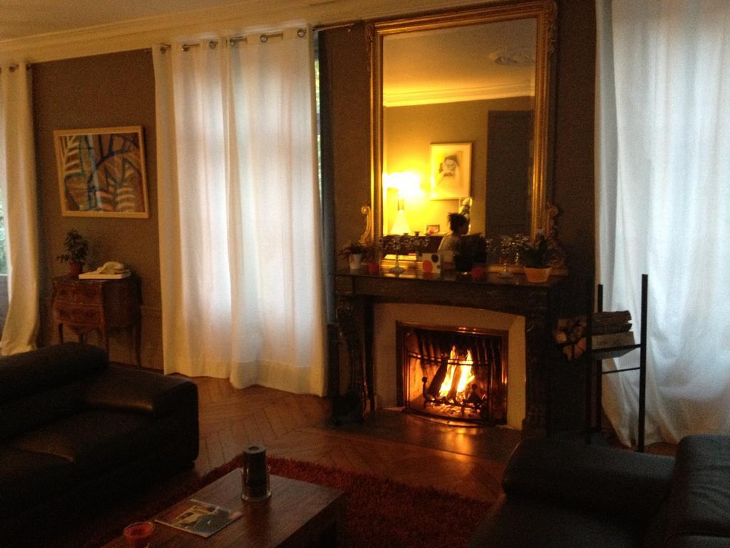 Chambre D'Hotes Les Rives De La Tronne Мер Экстерьер фото
