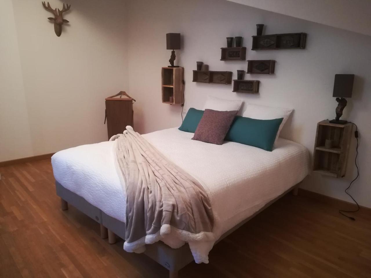 Chambre D'Hotes Les Rives De La Tronne Мер Экстерьер фото